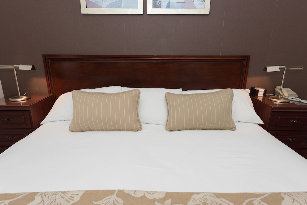 OYO Devonshire Park Hotel 13/33