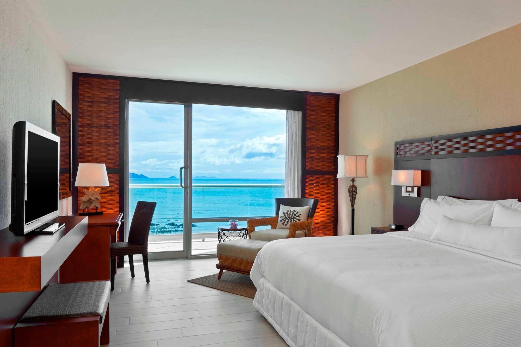 Deluxe, King Bed, Ocean View, Balcony