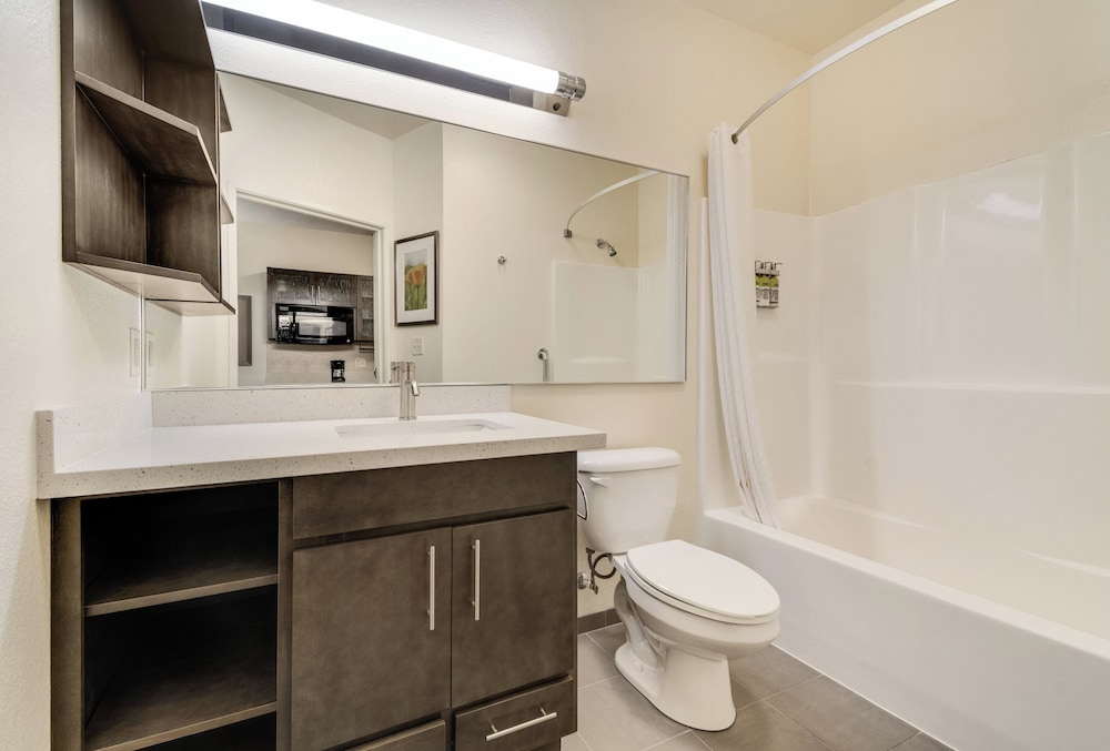 Candlewood Suites 45/48