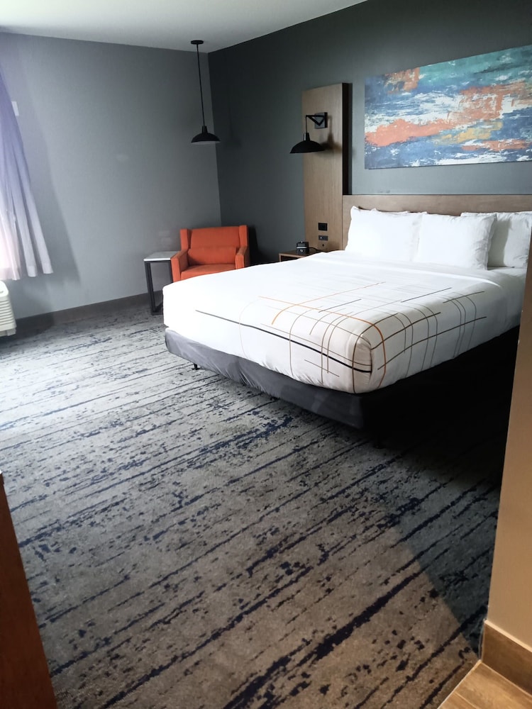 La Quinta Inn & Suites by Wyndham Bardstown 8/19