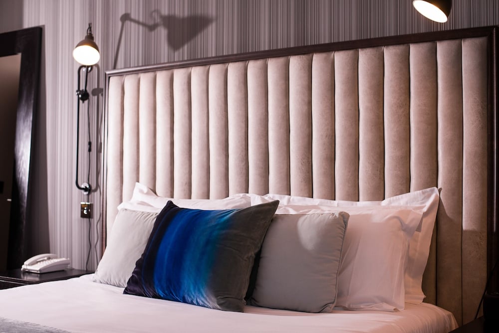 The Twelve Hotel 28/71