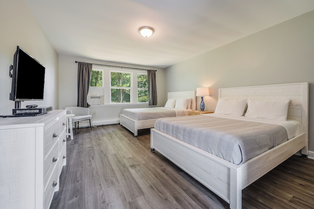 Castle Manor Inn 6/42