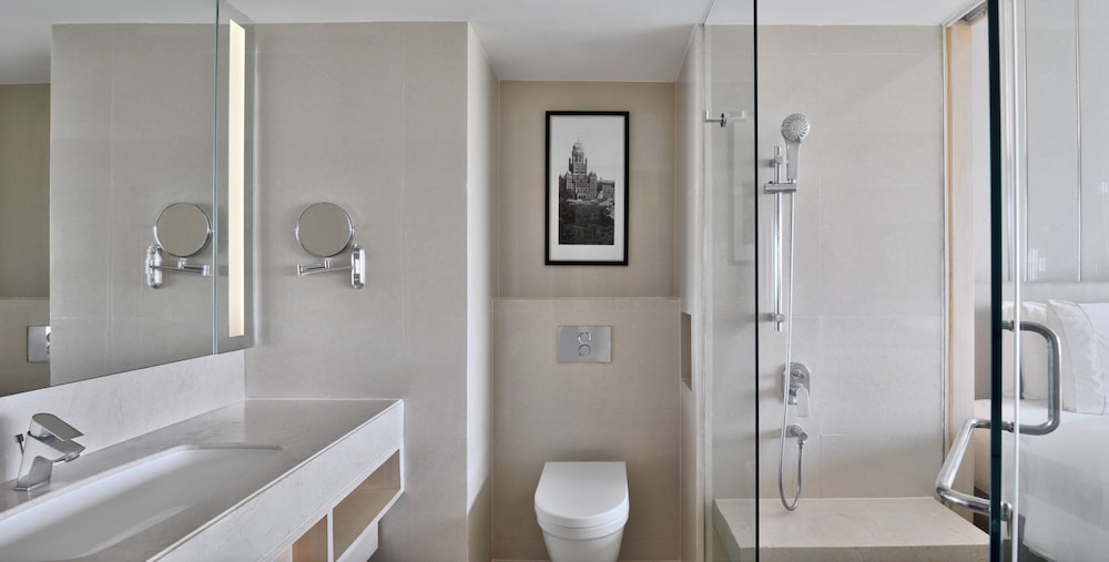 Room, King Bed, Hill View، The Westin Mumbai Powai Lake (ex Renaissance Mumbai) 7/10