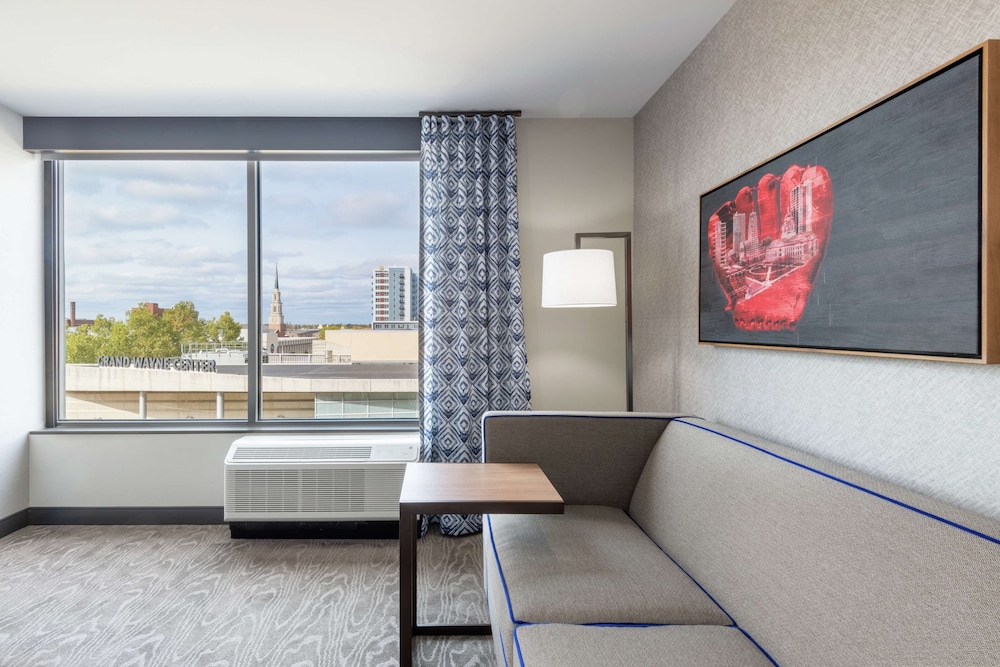 Hampton Inn and Suites Fort Wayne Downtown 32/53