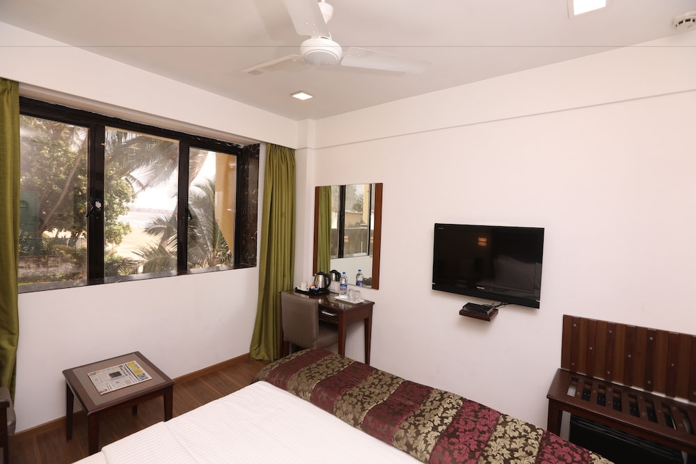 CITIZEN HOTEL 30/65