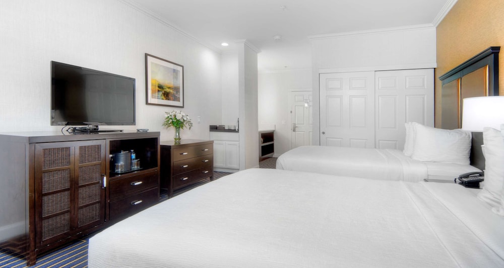 Best Western Plus Palm Court Hotel 12/42