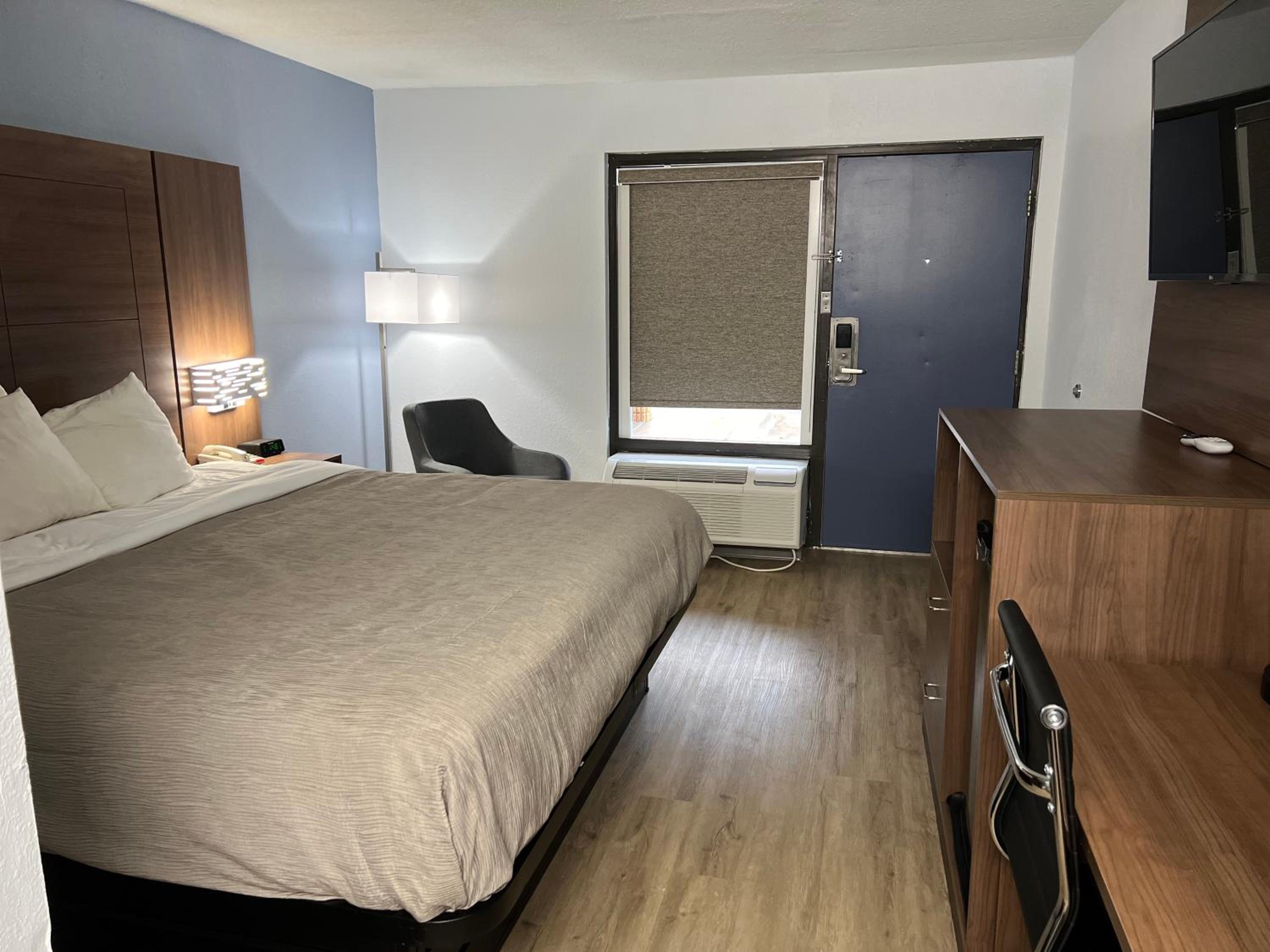 Efficiency, King Bed