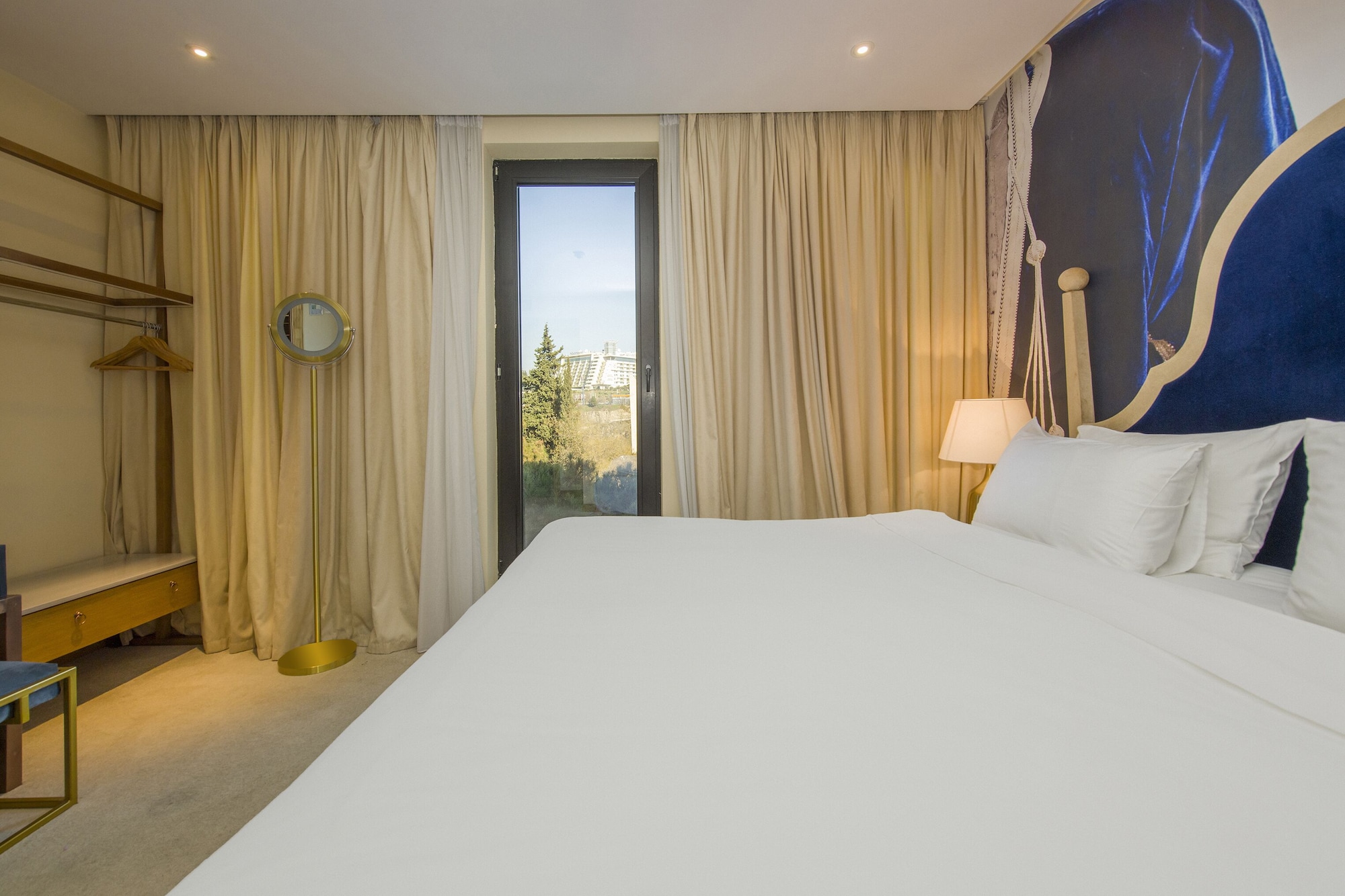 SUPERIOR, DOUBLE OR TWIN BED