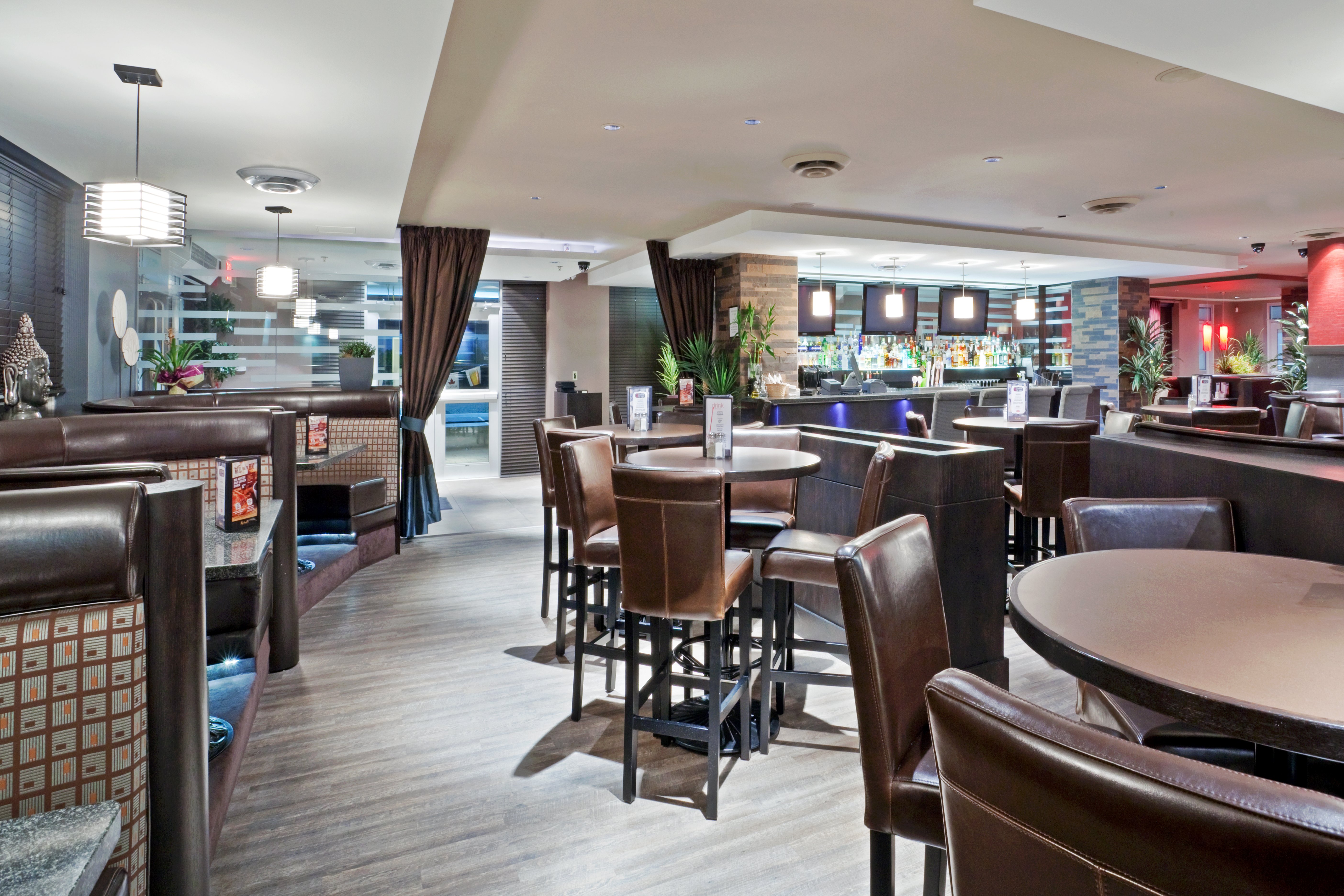 Holiday Inn Hotel Suites Surrey East Cloverdale 58/75