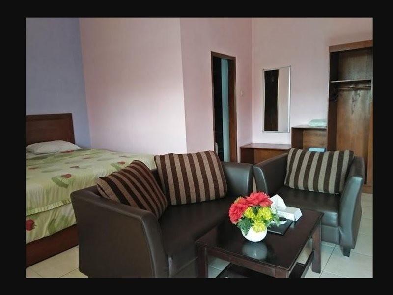 Nirwarna Hotel Bojonegoro 17/24