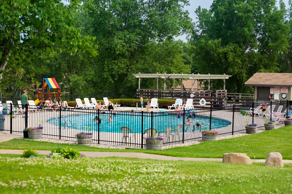 Tamarack Wisconsin Dells a Ramada by Wyndham 40/50
