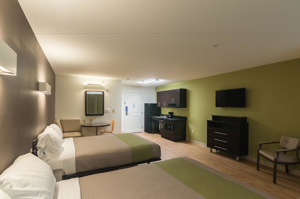 Days Inn & Suites by Wyndham Colorado City/I-20 22/37