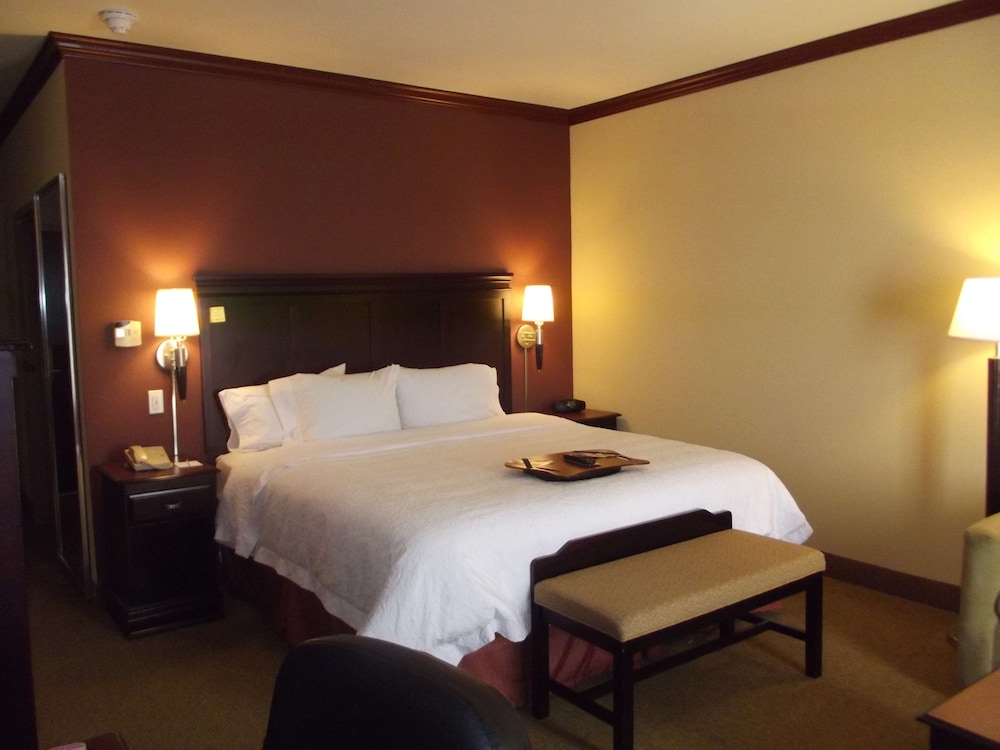Hampton Inn & Suites Gainesville, TX 10/35