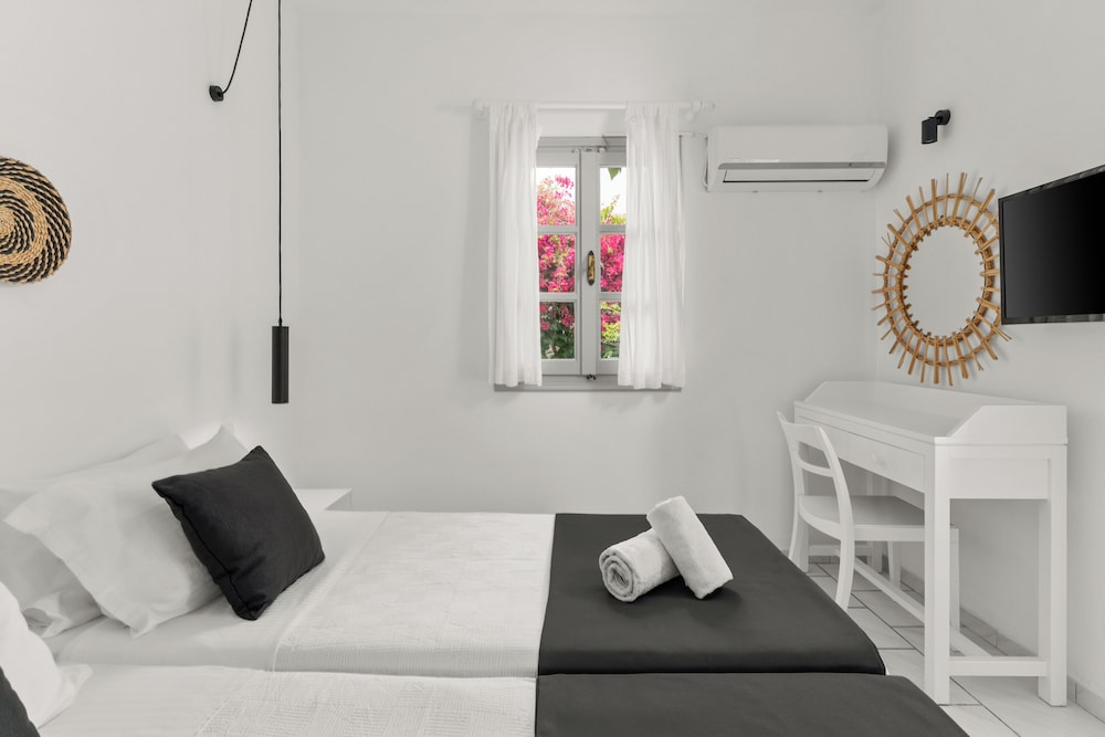 Sunrise Paros by Mr and Mrs White 17/38