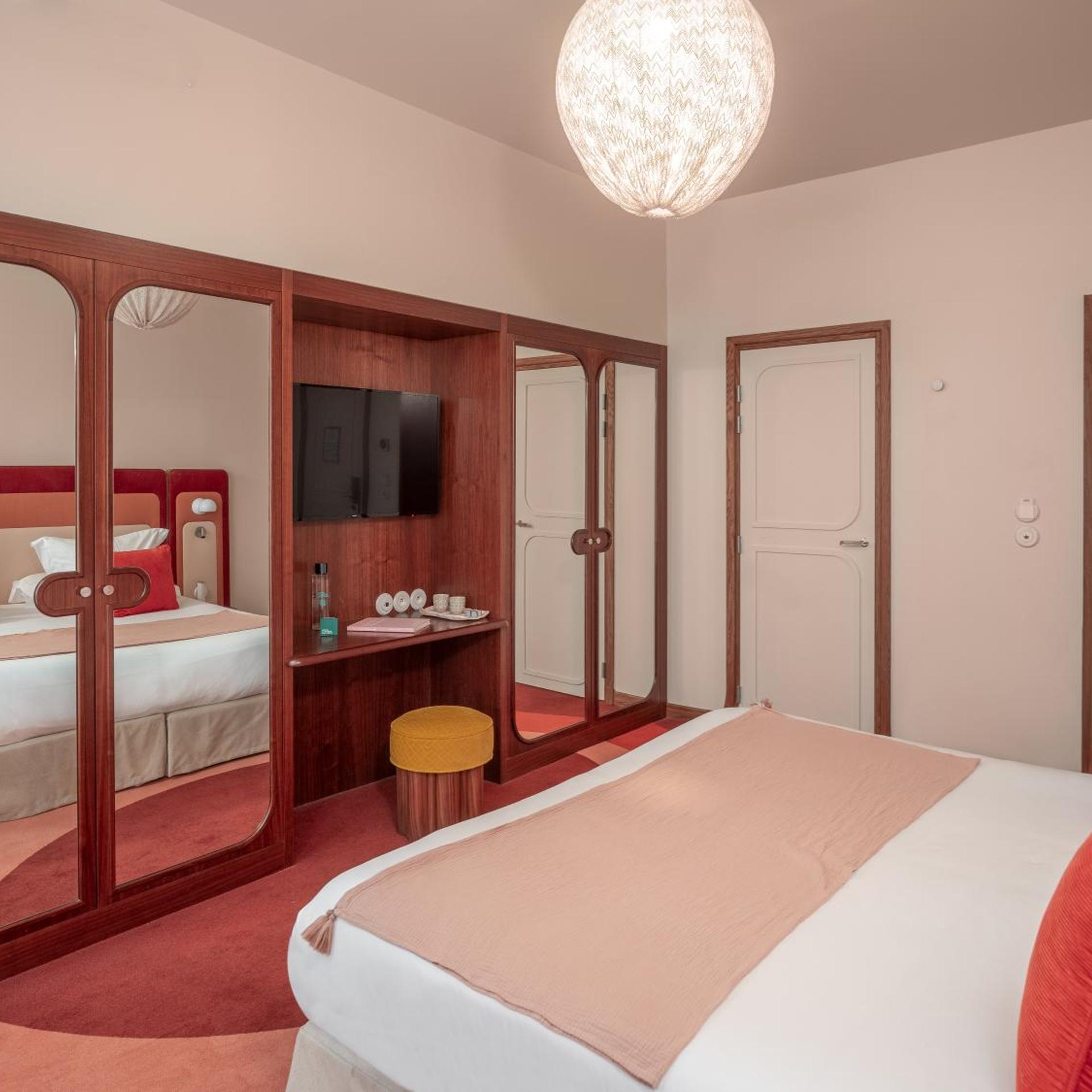 غرفة ديلوكس بسرير مزدوج أو سريرين منفصلين بحوض جاكوزي، Hotel Saint Andre Des Arts 3/10
