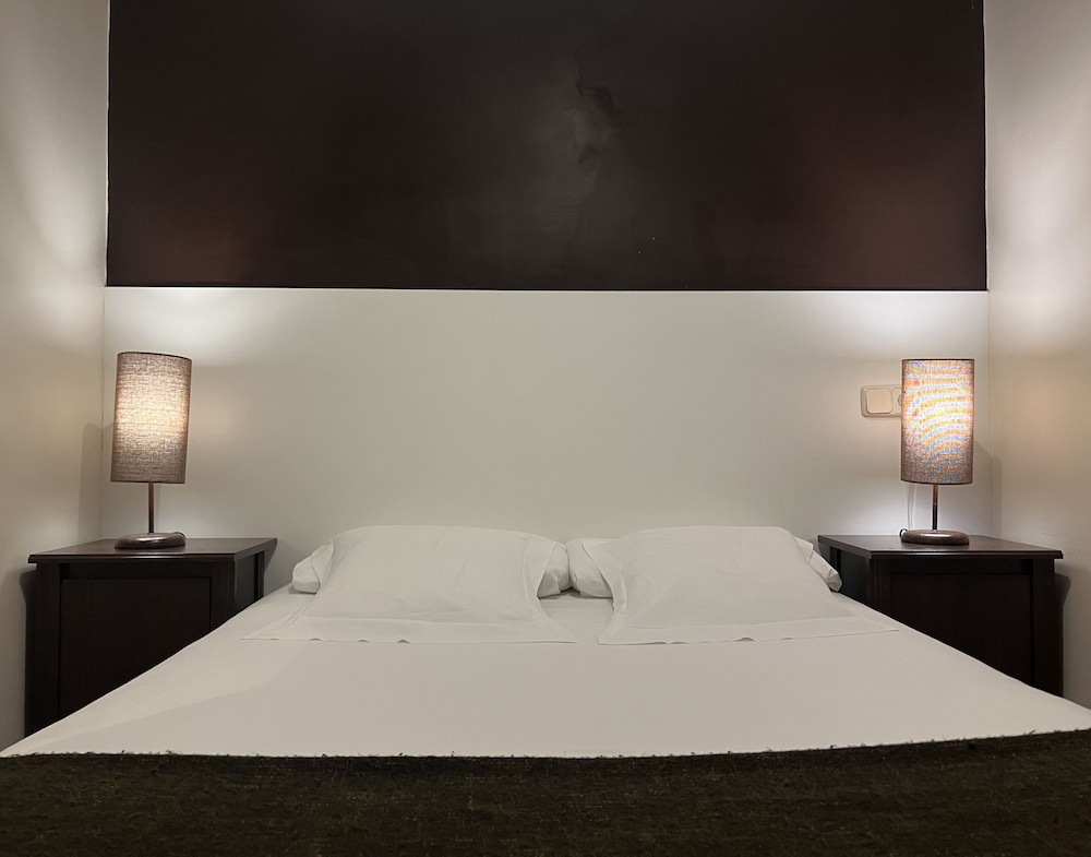 Thc Gran Via Hostel 15/28