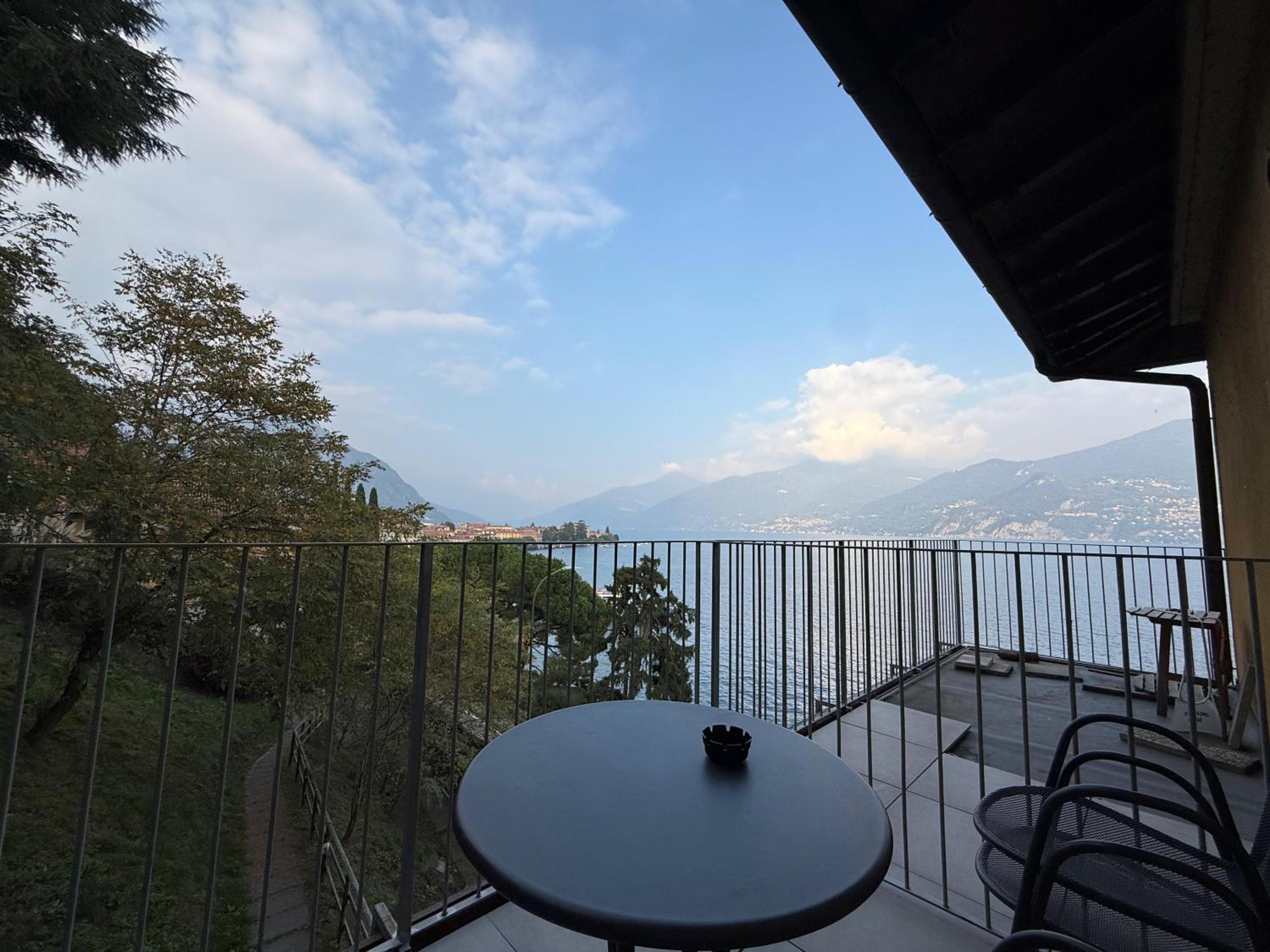 Lake Como Hostel 22/24