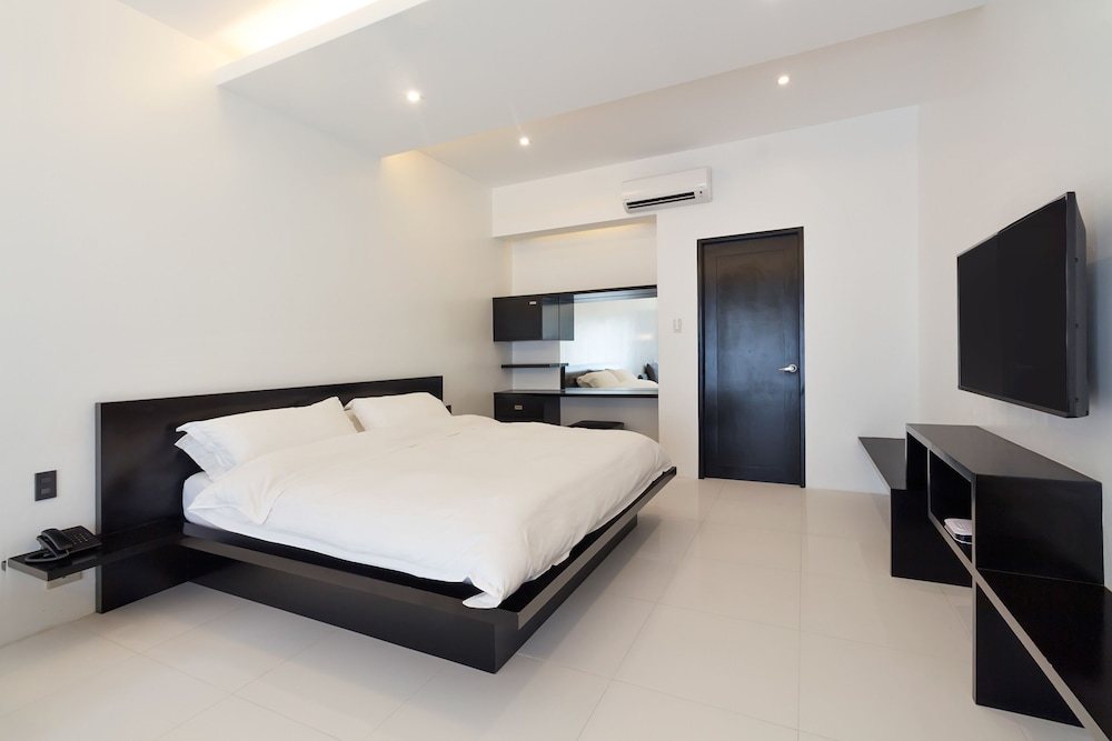 PREMIER, SUITE