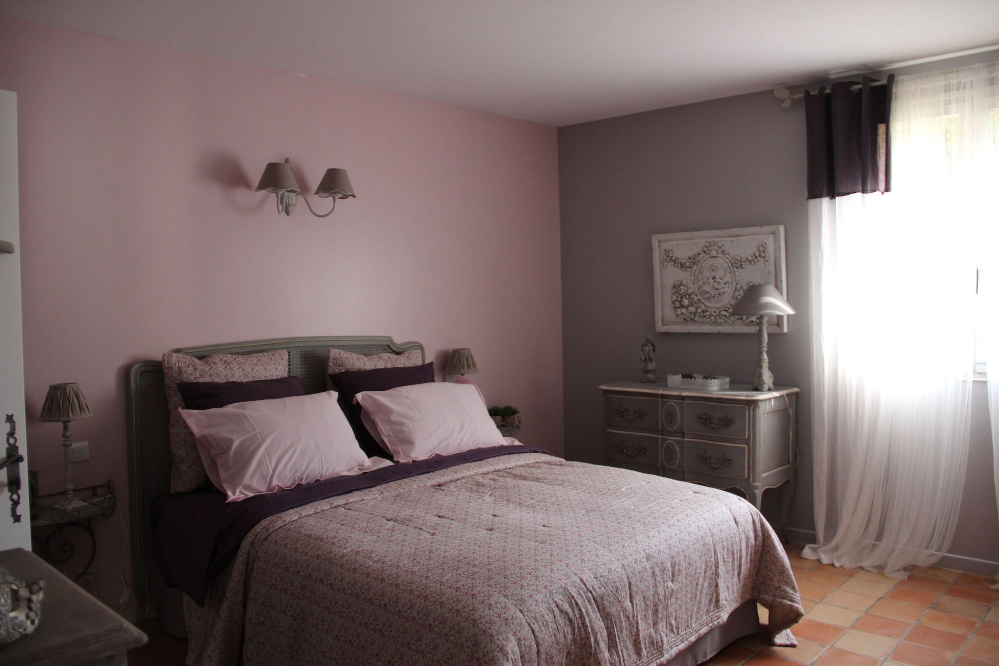 Queen Bed, Garden View