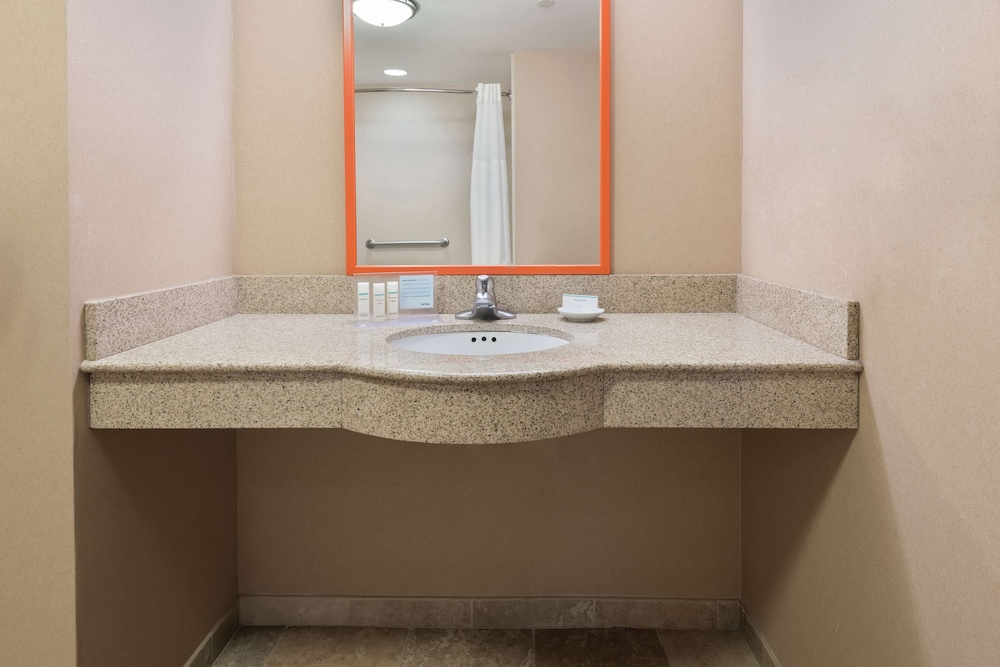 Hampton Inn Springfield South Enfield 47/49