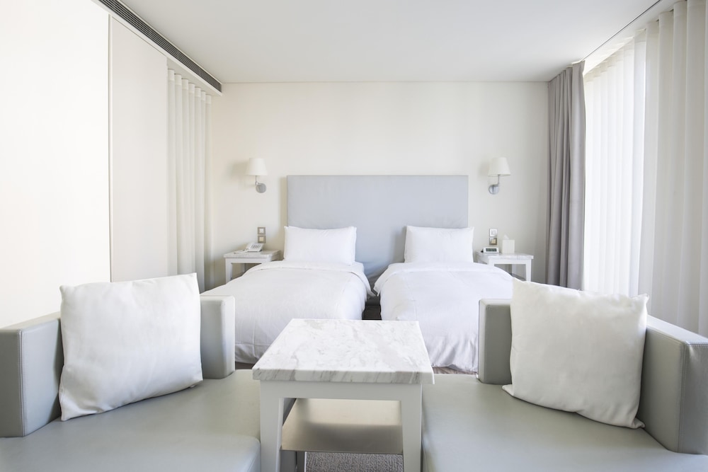 Ambience Hotel 25/58