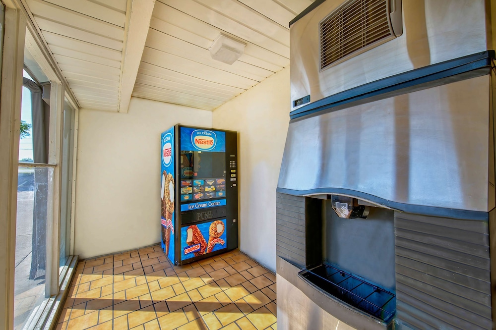 Motel6 Fort Worth, TX - White Settlement 32/41