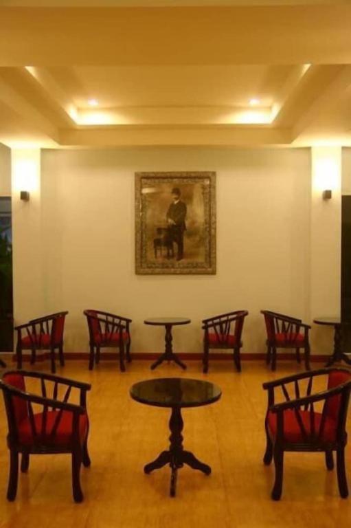 Chanthanee Hotel 30/34