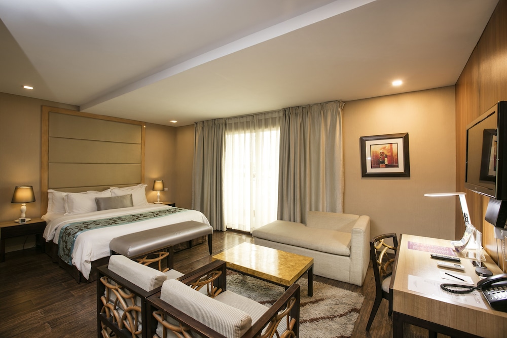 Goldberry Suites and Hotel Mactan 10/49