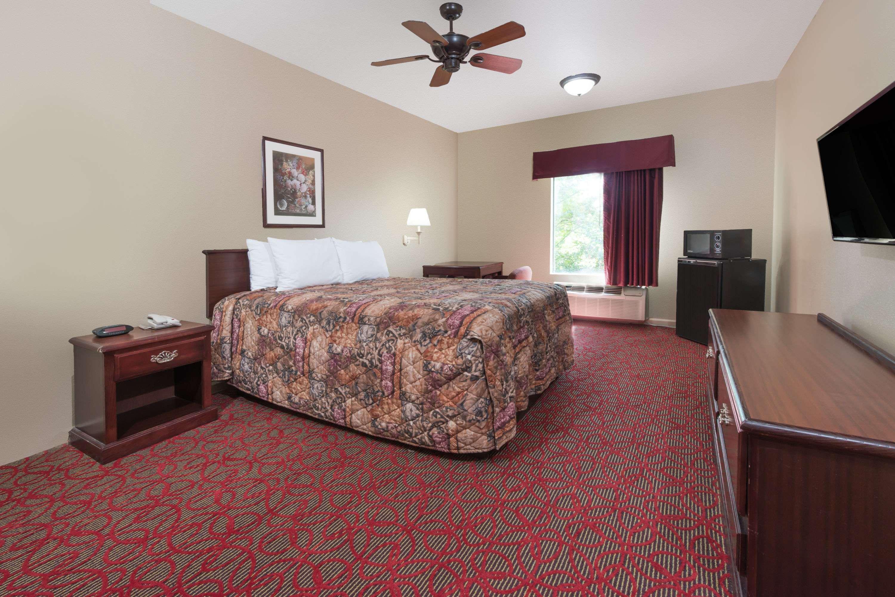 Days Inn By Wyndham St Peters/St Charles 19/28