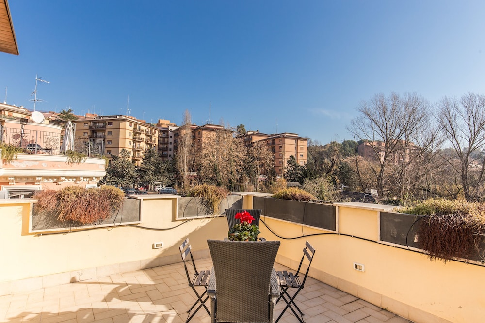 Aurelia Vatican Apartments 52/66