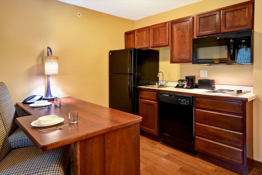 Grandstay Residential Suites Hotel La Crosse 46/62