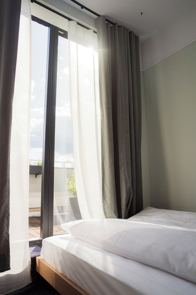 The Flushing Meadows Hotel & Bar 13/50