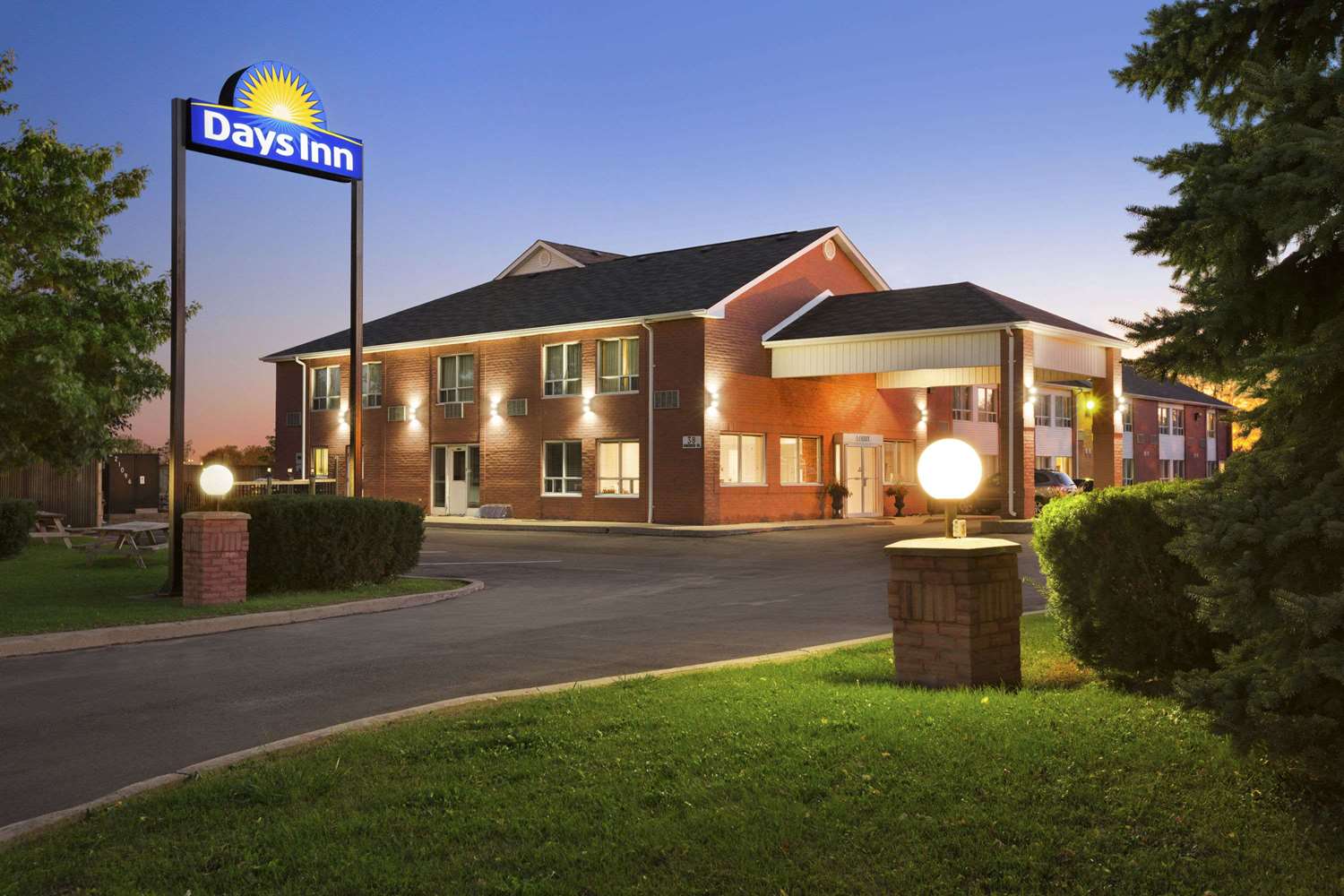 Days Inn by Wyndham Stouffville 2/28