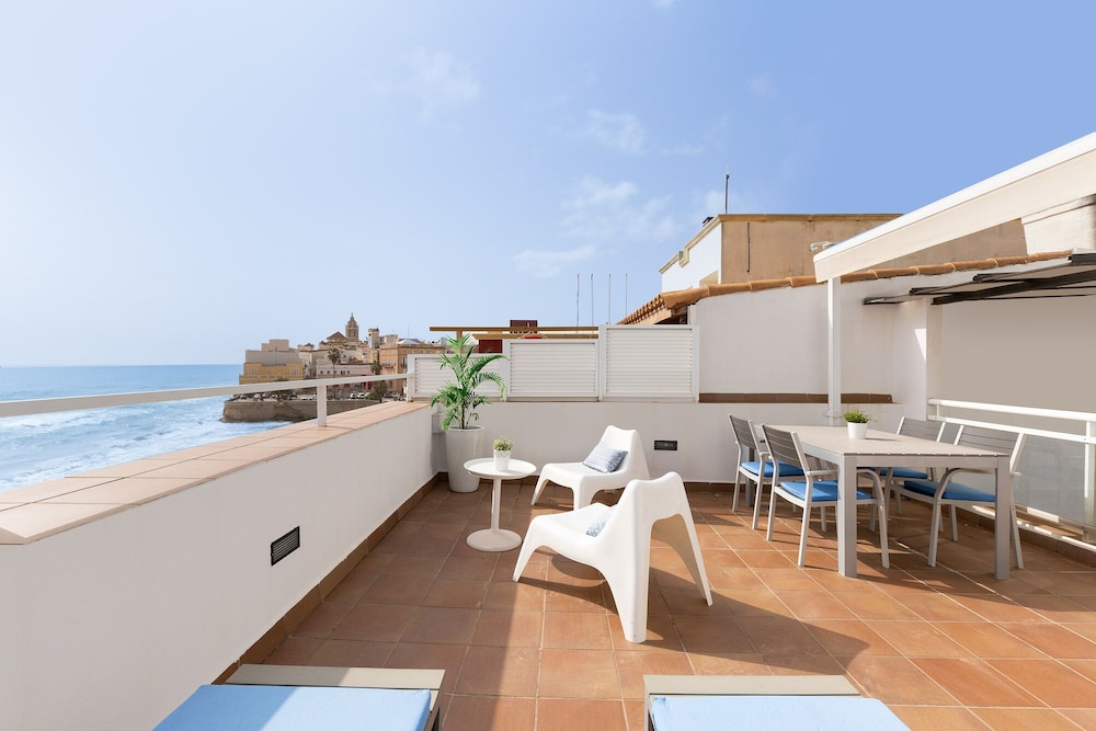 Sitges Group San Sebastian Beach 28/50