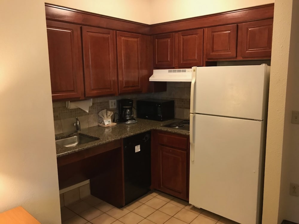 Staybridge Allentown Bethlehem Airport Suites 35/69