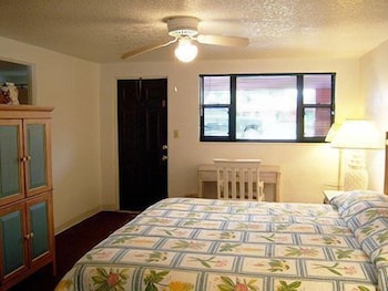Lake Roy Beach Inn 13/42