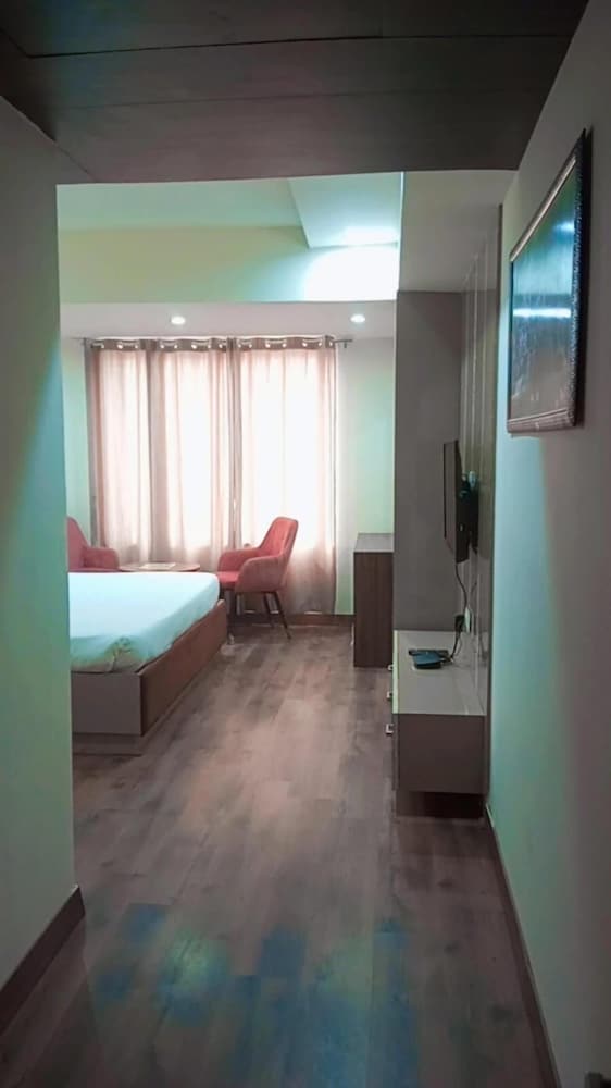 Hotel Nat Grand Regency 20/20