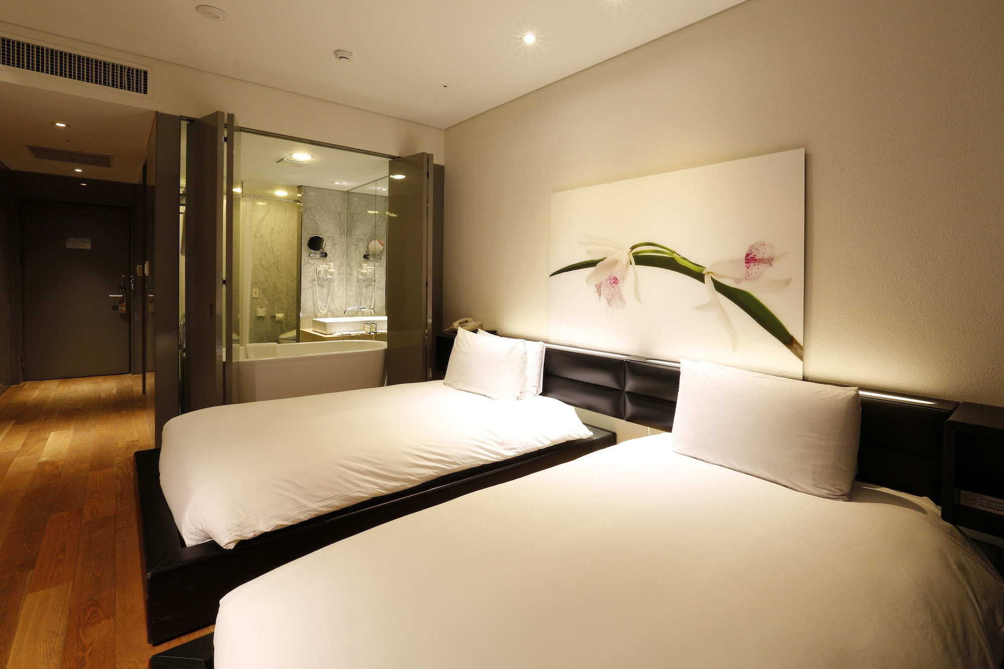 DELUXE, TWIN BEDS