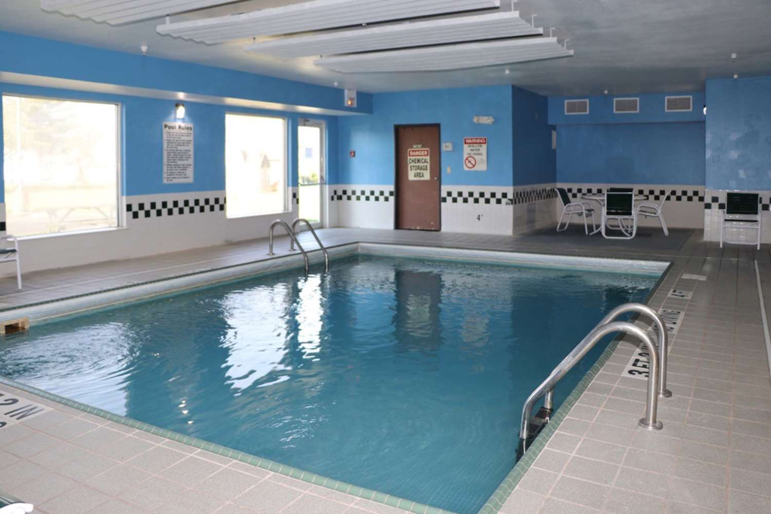 Quality Inn Evansville Eastland Area 16/22