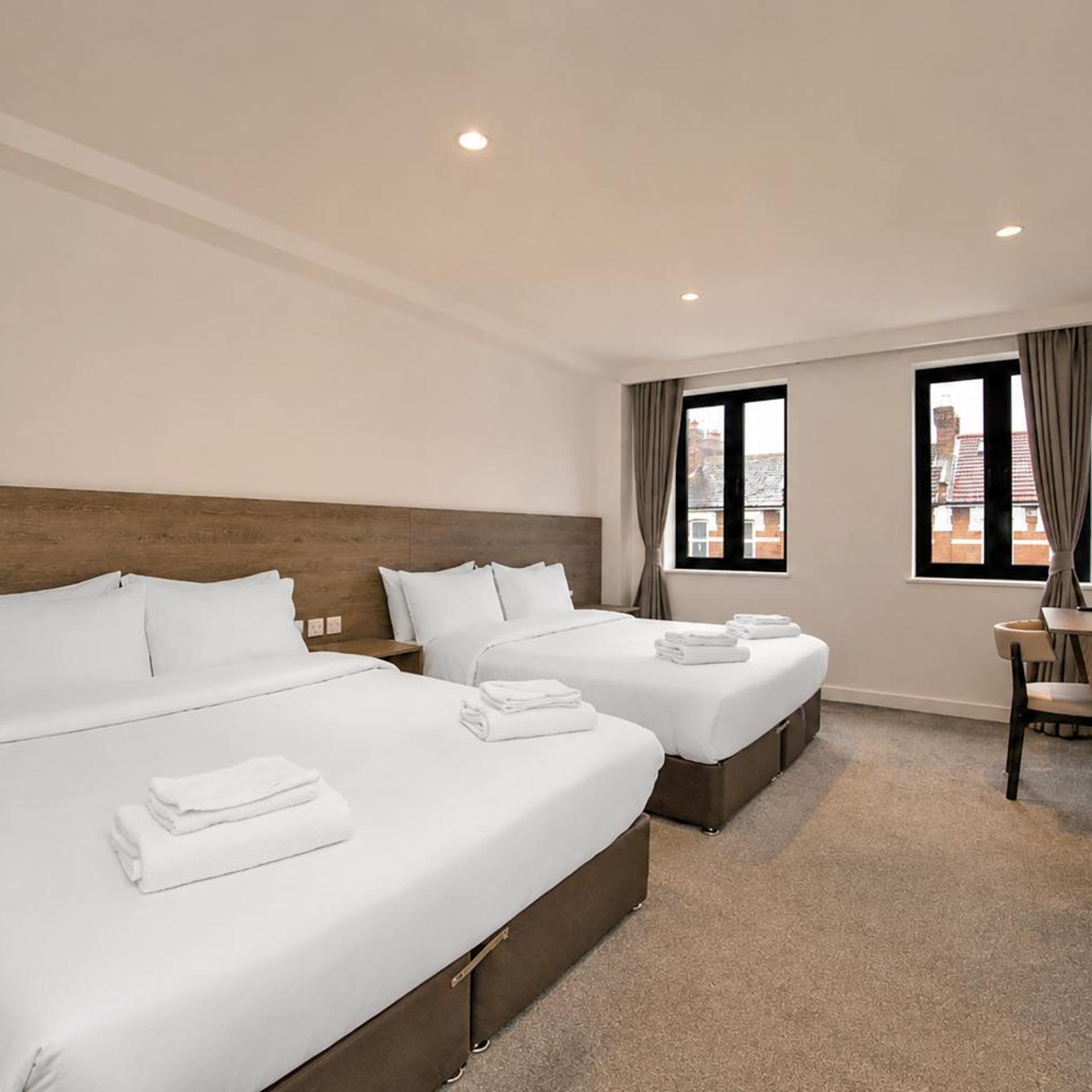 OYO The Manor Park Hotel 25/55