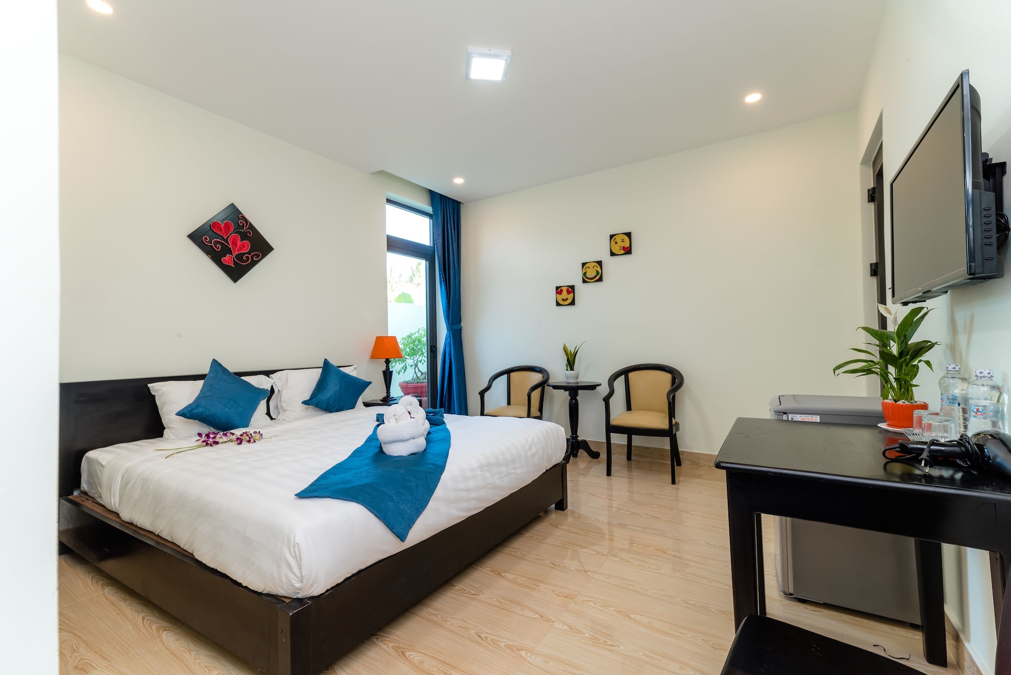 SUPERIOR, DOUBLE OR TWIN BED