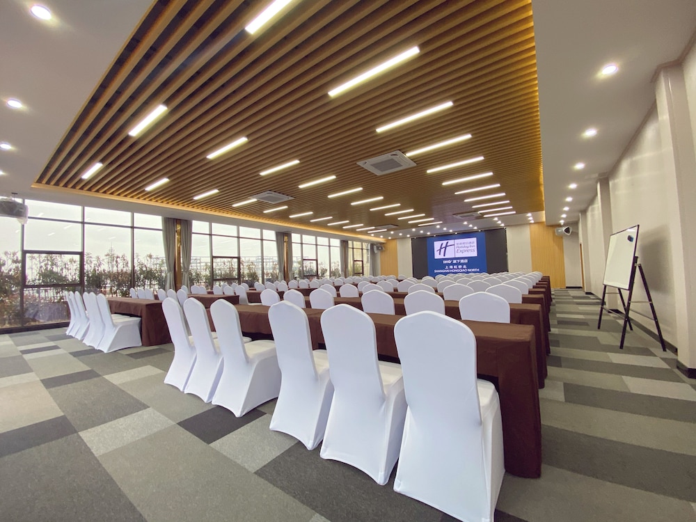 Holiday Inn Express Shanghai Hongqiao North 62/70
