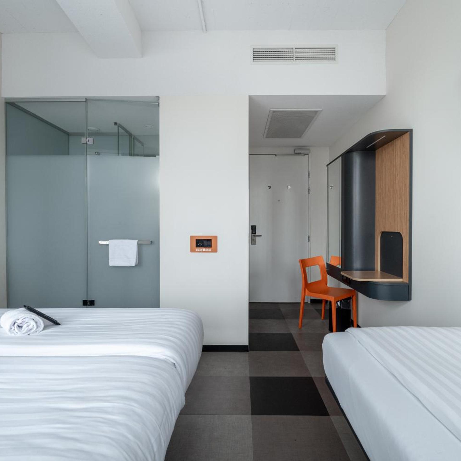 ROOM, TRIPLE