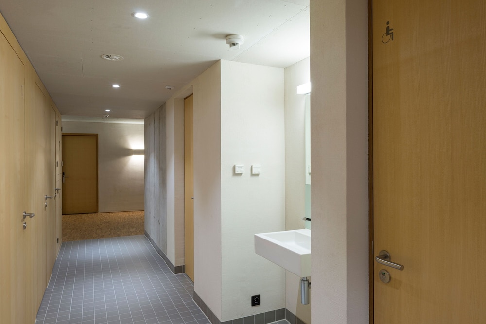 Saanen Gstaad Youth Hostel 41/41