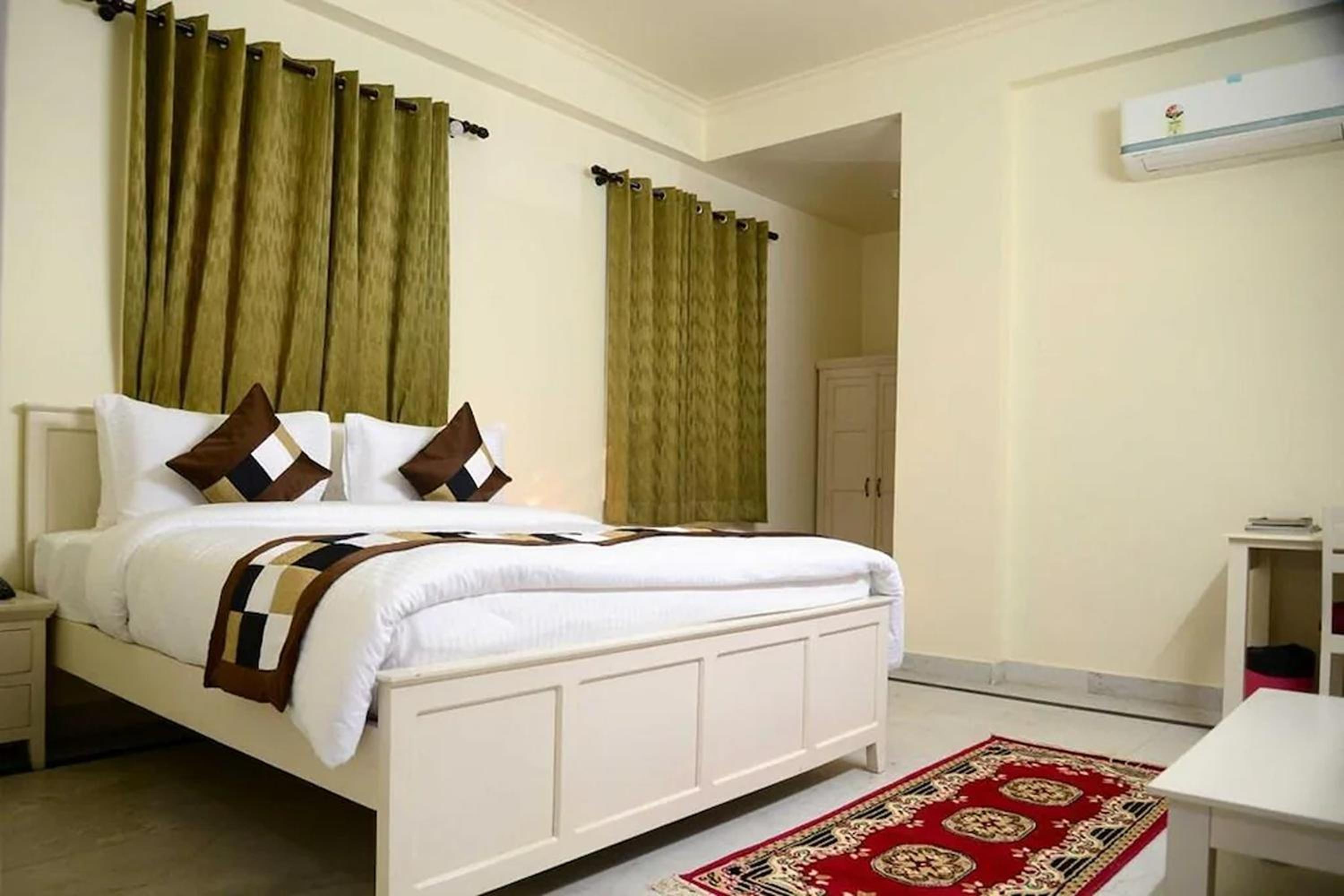 Fabhotel Dior Pink City