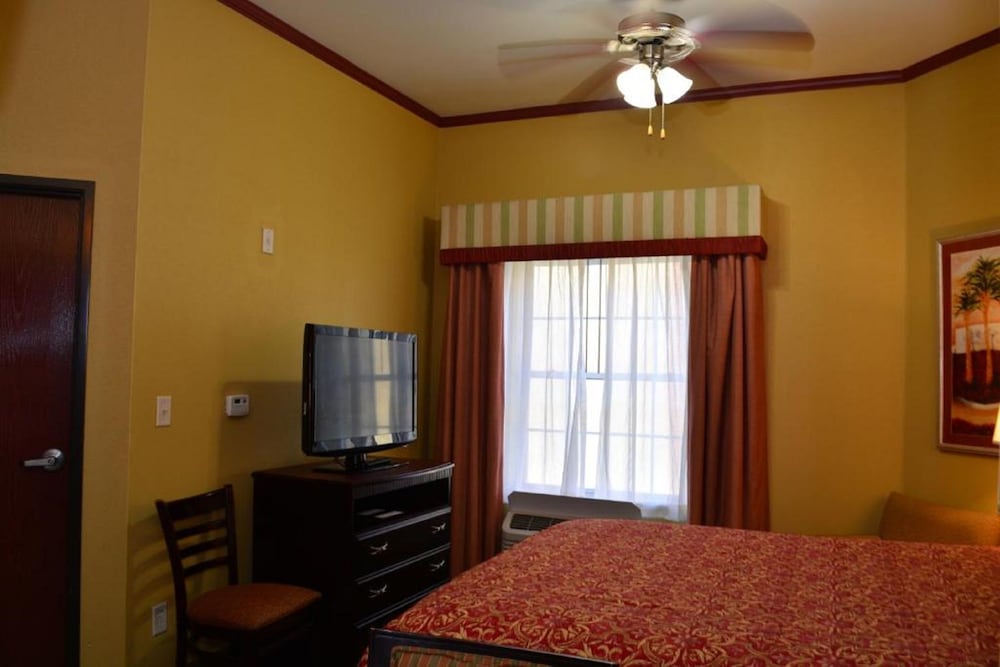 Hawthorn Suites by Wyndham Corpus Christi Padre Island 11/25