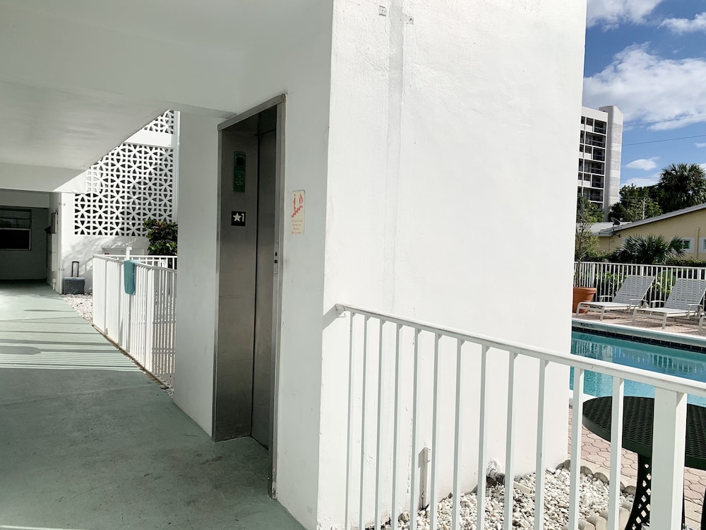 Bayview Regency Apartments By Lowkl 4/50