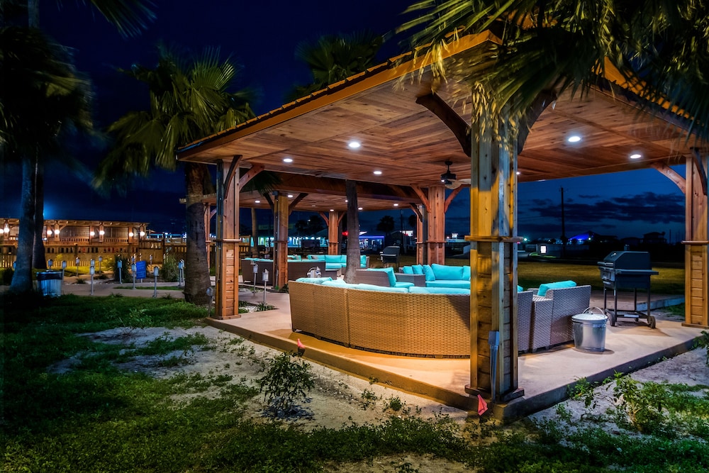 Oceans Edge Hotel, Port Aransas,TX (ex Red Roof Inn Port Aransas) 1/62
