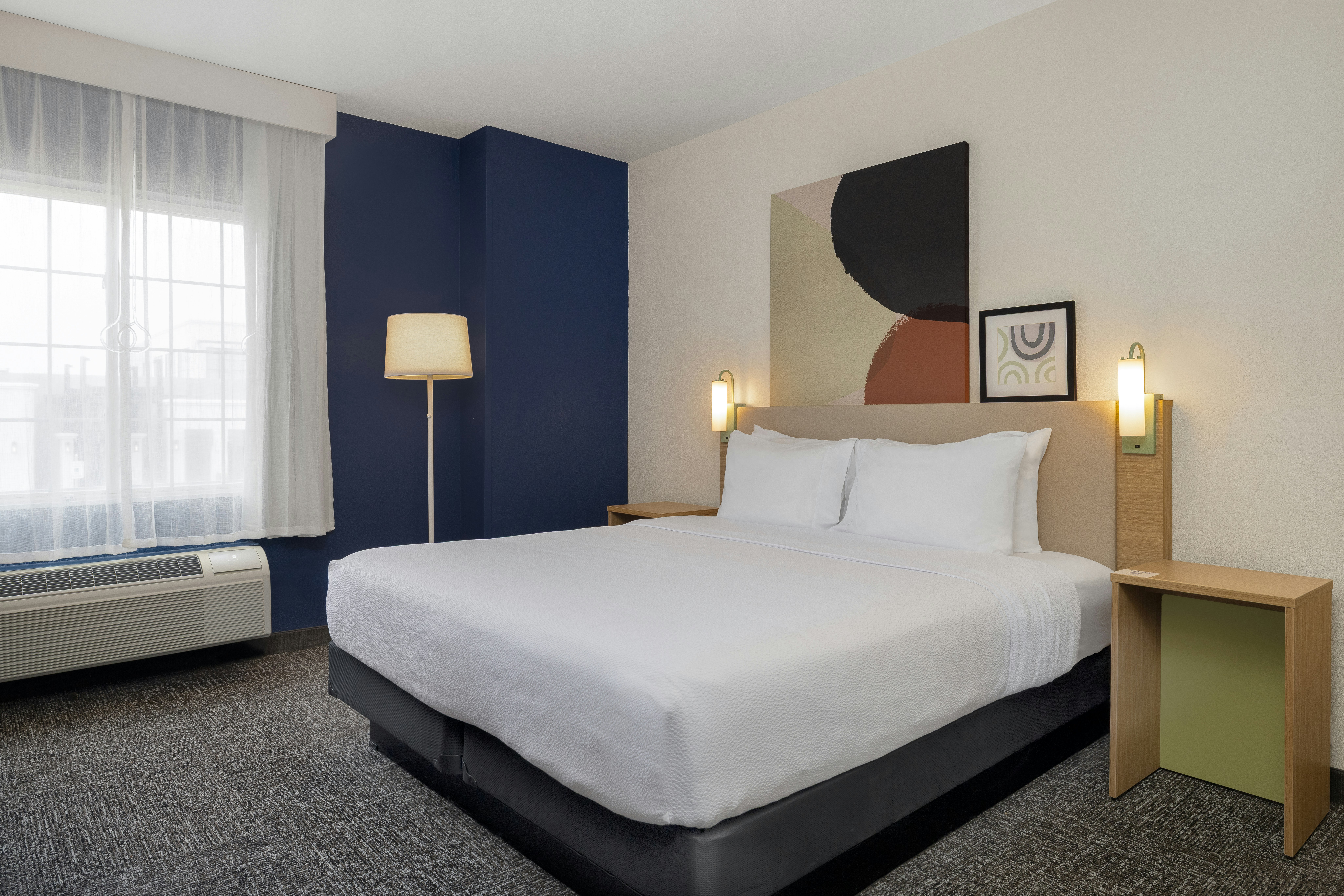 ROOM, KING BED