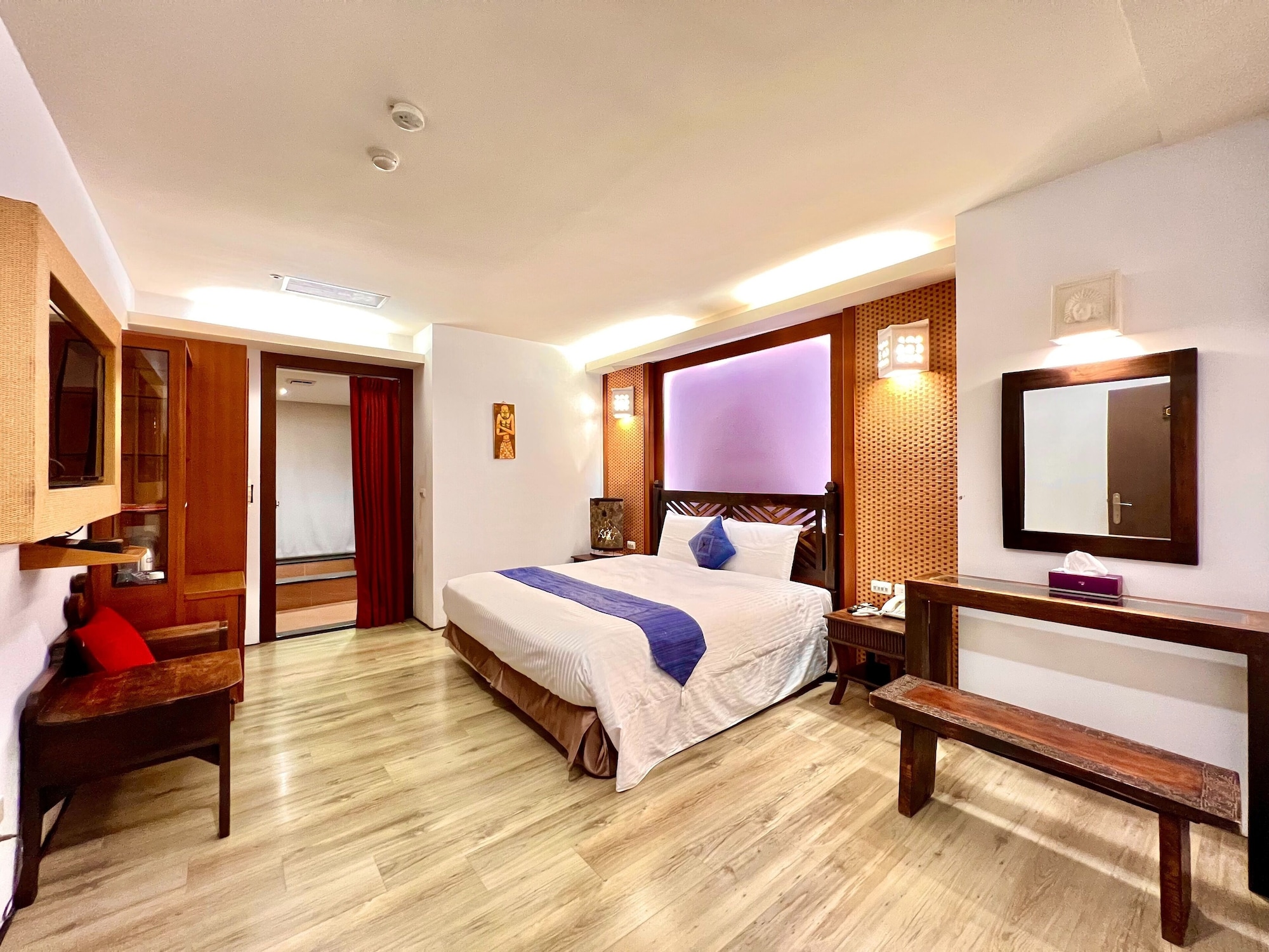 DELUXE, DOUBLE BED, MOUNTAIN VIEW, BATHTUB